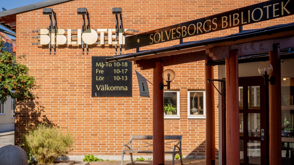 Fasaden på Sölvesborgs bibliotek